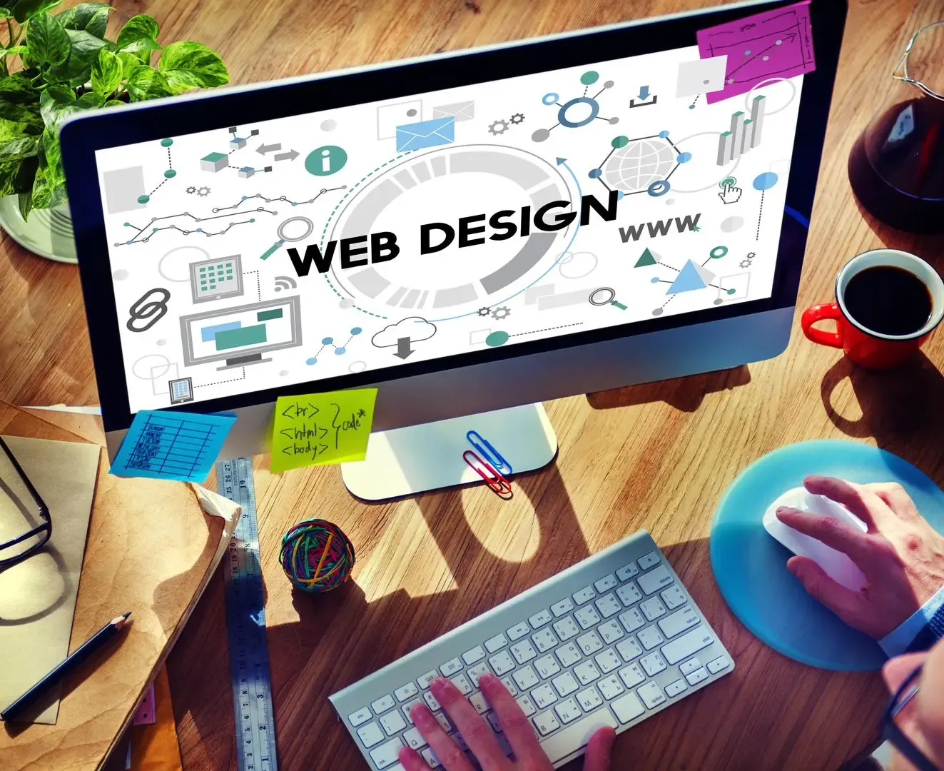 Diseño de un sitio web en un monitor de escritorio